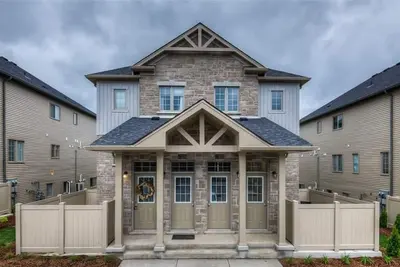 Image de A Modern and Executive Unit~1 Parking Spot&Great Location - Close To Everything