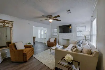Image de Bama Off Main - Monthly and weekly rates available!