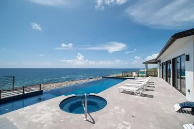 Image de Bella Vista - Luxurious oceanfront villa with ocean views - by Cayman Villas