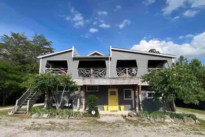 Image de Cumberland Belle Lakehouse 9 bedrm, 20 bed, 7 bath, swimspa/hotub&sauna