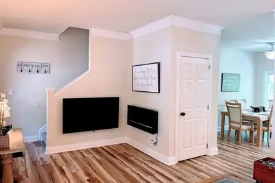 Image de Peaceful 4br House Nestled in Tellico Village! Hot Tub, King Beds, Dog Friendly!