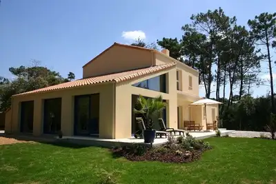 Image de Villa avec piscine intérieure, billard, sauna, 230m2, Front de mer, Jard sur Mer