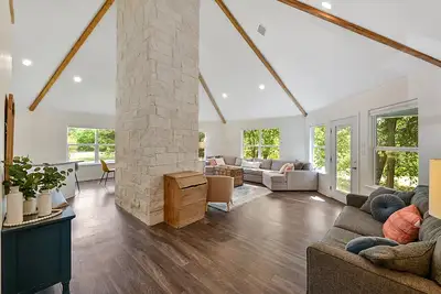 Image de Spacious 4br/3ba with bunkhouse; perfect for family and friends!