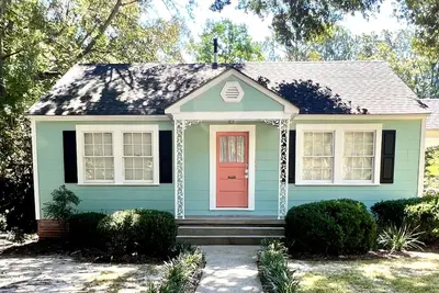 Image de Southern Charm 1 - 5 minutes to downtown Laurel. All furnishings are brand new.