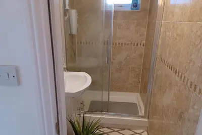 Image de This spacious place is close to everything to make your stay meaningful. . . . . . l