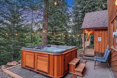 Image de Forest Retreat, Hot Tub, near Red Rocks.