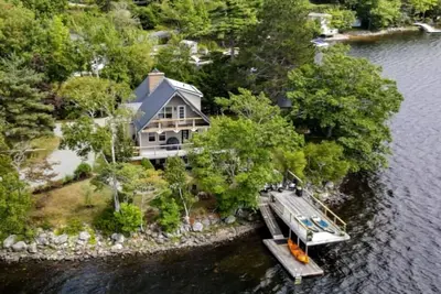 Image de 2025 Vacation Rental of the Year cottage completely surrounded by water!
