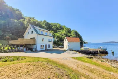 Image de Belle maison à Fitjar avec vue sur la.