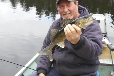 Image de Fully equipped cabin on the water with dock and launch space