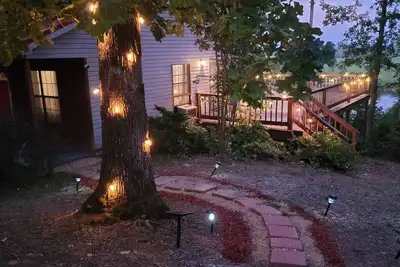 Image de Escape to Tranquility: Scenic Tennessee River Cabin Retreat