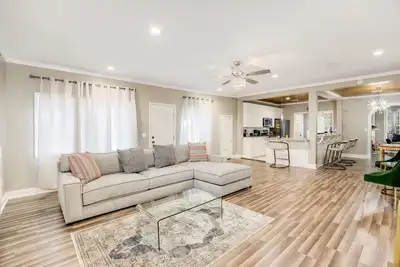 Image de Royal Bungalow!