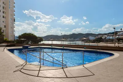 Image de Confortable appartement pour 4 personnes avec Wifi, piscine, Tv, balcon et parking