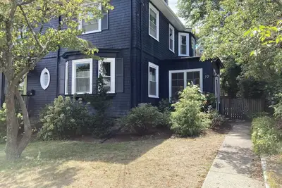 Image de Home away from home for work or graduate school.