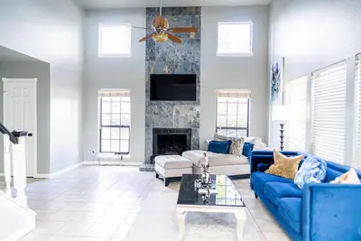 Image de Modern 2-bedroom home with loft and indoor fireplace!