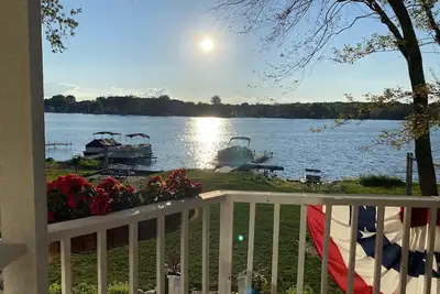 Image de Lakefront Retreat Made Easy with Hot Tub, Lake Toys, Yard Games and Essentials
