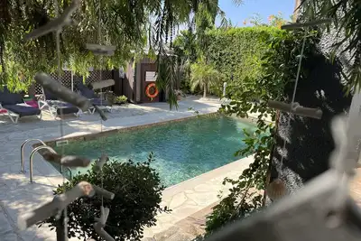 Image de Cozy modern cottage -2 Bedroom. & Private Pool-5min to Coral Bay