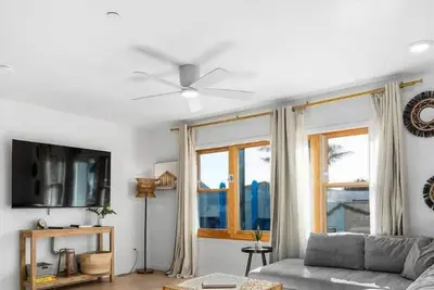 Image de Beach Getaway in the Heart of Capitola Village!