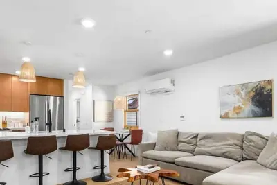 Image de Brand New Luxury Capitola Village Home!