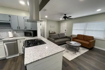 Image de Pet friendly 2-bdrm home minutes from downtown