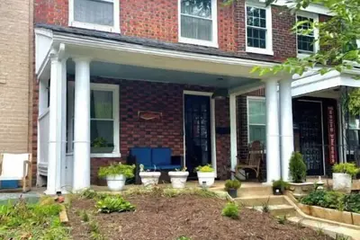 Image de Row-home in the Fan