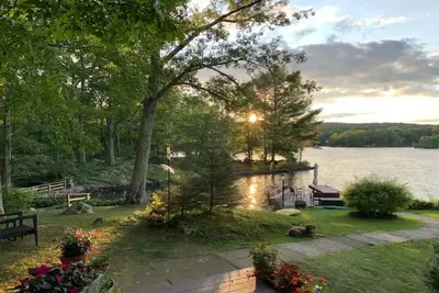 Gorgeous lakefront home one hour away from Nyc