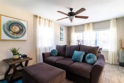 Image de ✰ Special Rates | 4 Min to At&T | Free Parking ✰