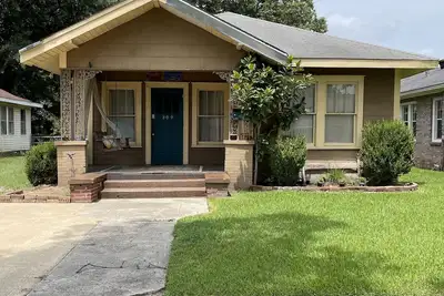 Image de Charming Monroe Garden District Home