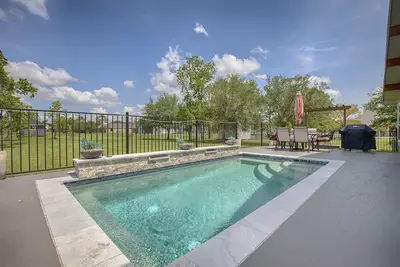Image de Pepe's Place - Newer Home w/heated Spa Pool, close to Galveston Island & Houston