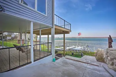 Image de Experience serenity at our lakeside retreat