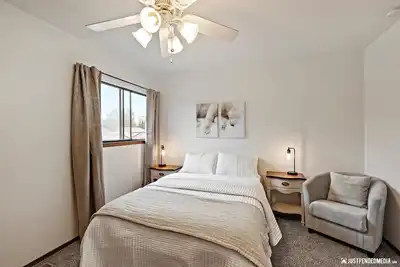 Image de Cozy Northern Den: Centrally Located 2br+1. 5ba