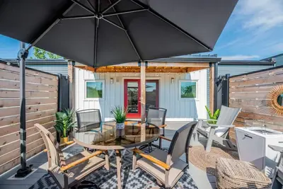 Image de Flx Solar Powered Village/Tunnel to Seneca Lake!