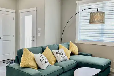 Image de Cheerful entire 3 bedroom house with parking and amenities!