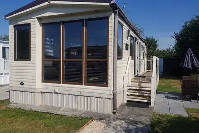 Image de Modern 6 berth caravan close to fishing lakes and beach