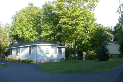 Image de Peaceful Nest: Family cottage with boat slip on Lake George, Ny