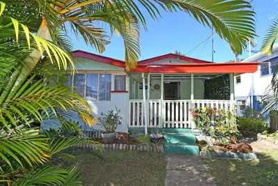 Perfect location - no car needed walk to everything