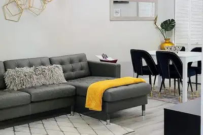 Image de Modern Chic center Tampa. Less than 15 minutes to local attractions and stadium.