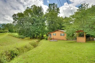 Image de Grand Murphy Cabin w/ Fire Pit & Game Room!