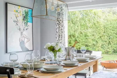 Image de Family & group friendly, free parking, central house