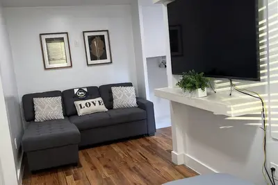 Brooklyn Garden level studio apartment!