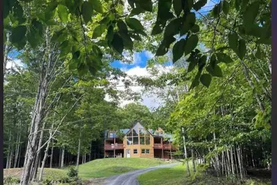 Image de Beautiful mountain post and beam retreat