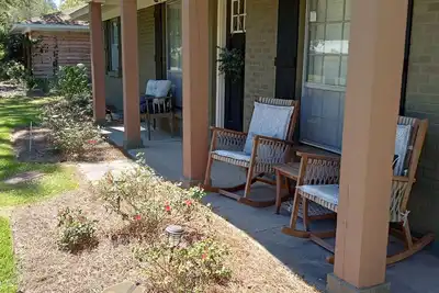 Image de Charming Home Comfy Beds Private Backyard with Fire Pit