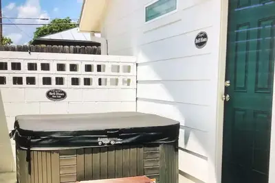 Image de Bell Haus-Private Hot Tub, 1/1, 100 yds to Main St