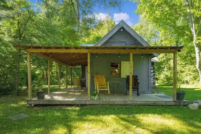 Image de Sanctuary in the Woods: Historic Log Cabin on 30 secluded acres with trails