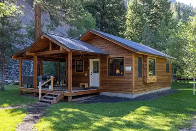 Bighorn Cabin #2 - Have breakfast with Bighorn Sheep!