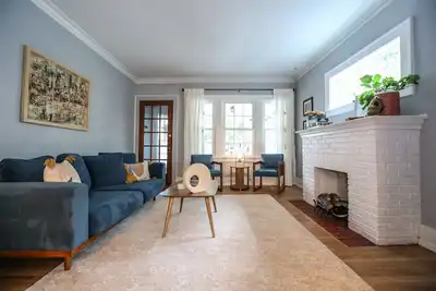 Image de Park Ave mid century modern abode 3bdrm!