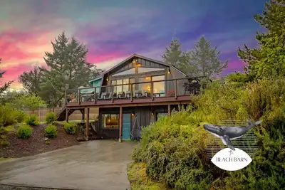 Image de Designer Home with Ocean View Hot Tub