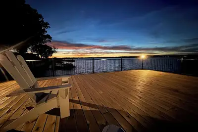 Image de Waterfront Lake Suite in the Shoals