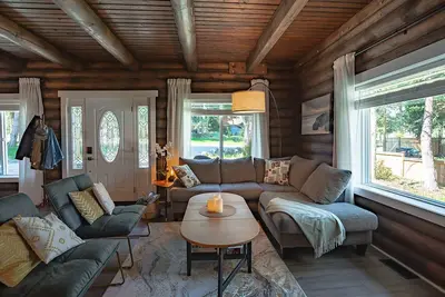 Image de Central Vancouver Island ☀ 500sqf. Rooftop Deck! ✦Views✦ Walk to Beach! 🏖