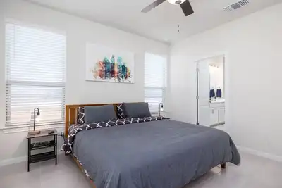 Image de Austin Home · Corporate Spacious Luxury Housing