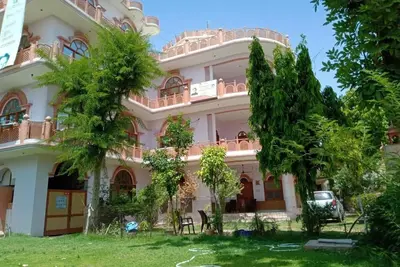 Image de Lush Green Vintage Villa